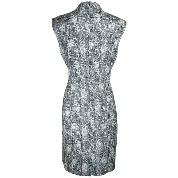 M.M. Lafleur The Aditi Dress in Crackle Black & Ivory V-Neck Sleeveless Sheath 0 - Picture 4 of 9
